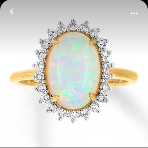 Stunning opal ring